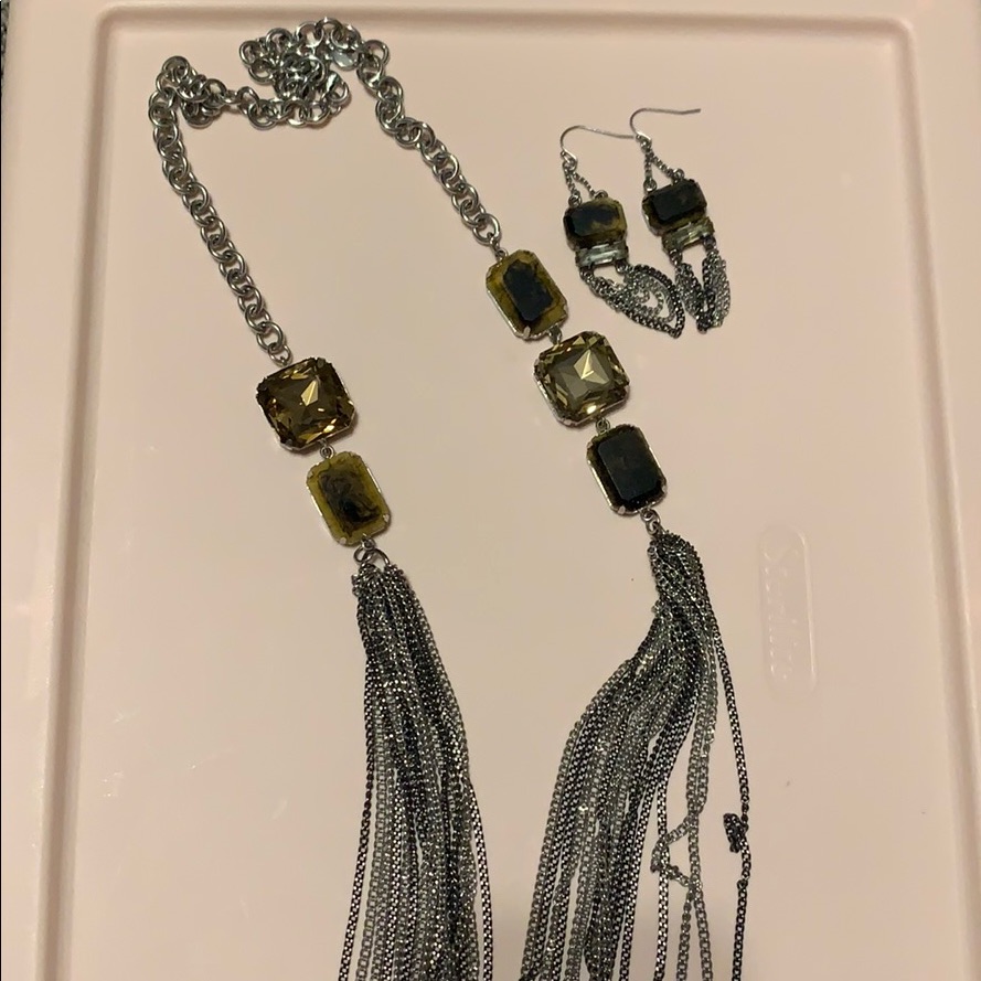 EarringsNecklace 100$